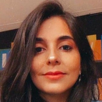 Adrianne Simões